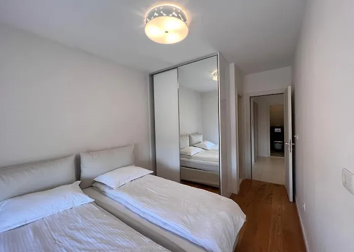 White Homes 37 • Point