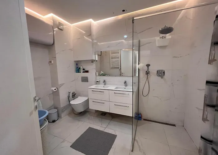 White Homes 37 • Point