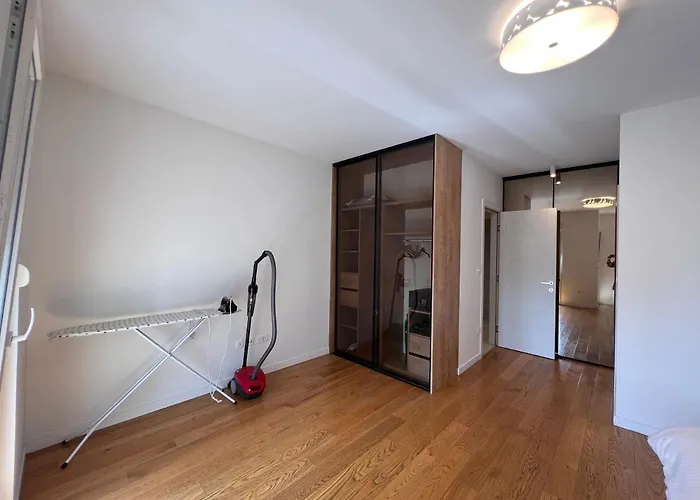 White Homes 37 • Point *